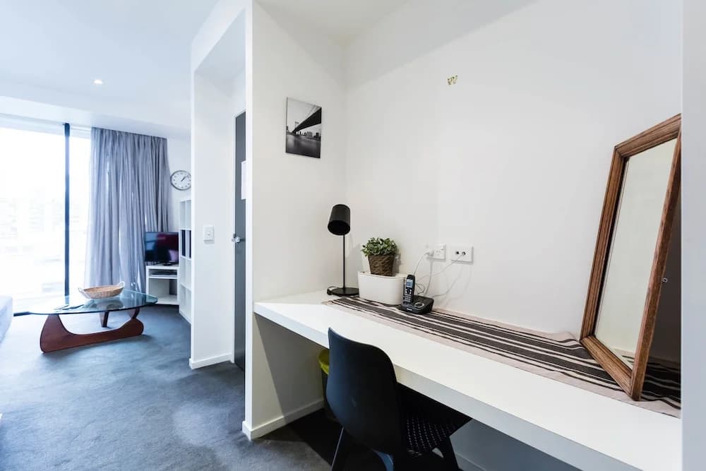 ROBYN, 1BDR Melbourne Apartment - photo 5