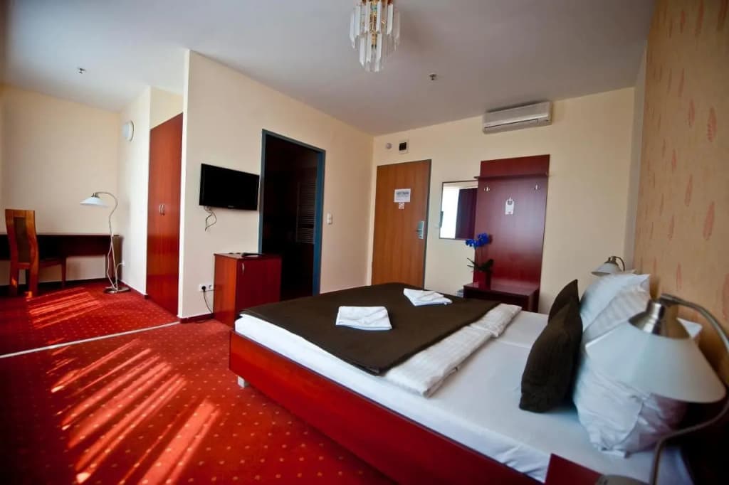 Canada Hotel - photo 3