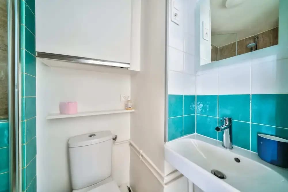 Charming 2 Room Apartment - Paris - photo 8