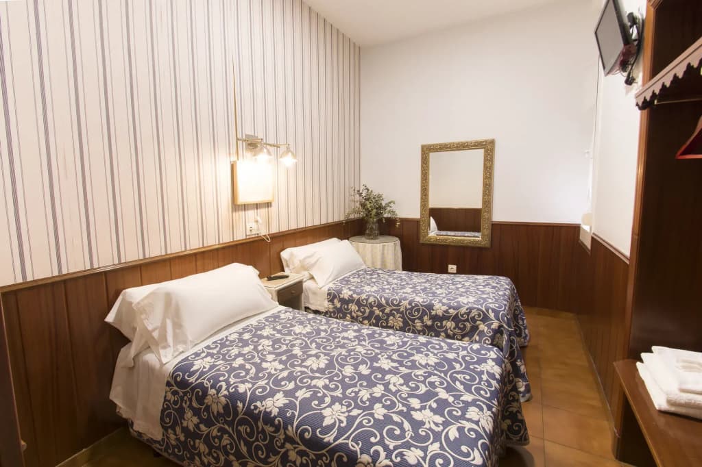 Hostal La Vera - photo 3
