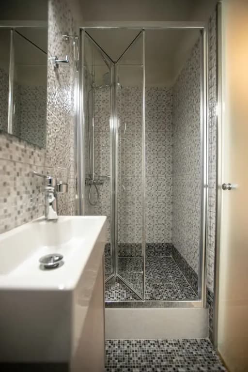 Luxurious 4 Bdrm 3Bath Apt 1- Athens - photo 10