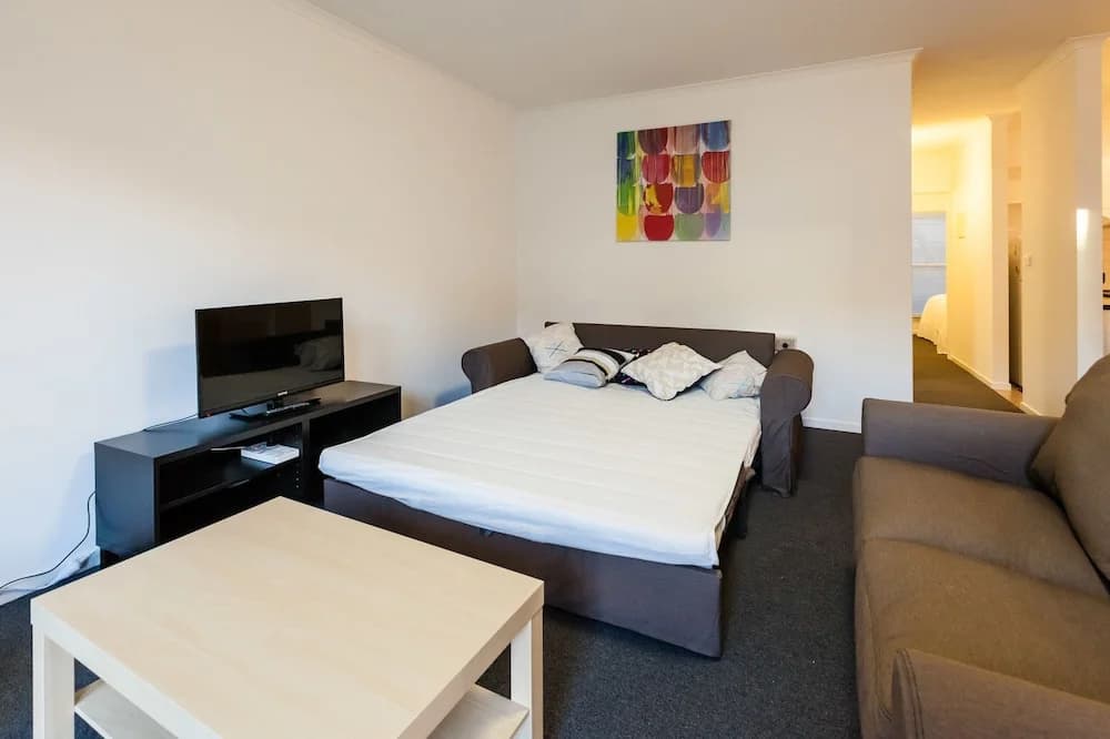 DAWN, 2BDR Carlton Apartment - photo 1