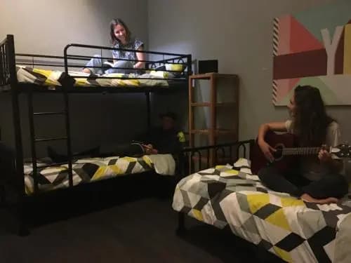 Clover Free Car Parking Hostel - photo 7