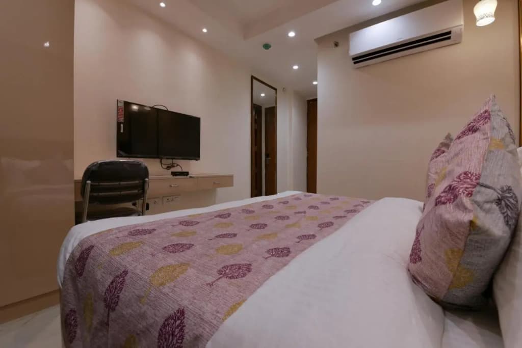 Hotel Leo Saffron - photo 6