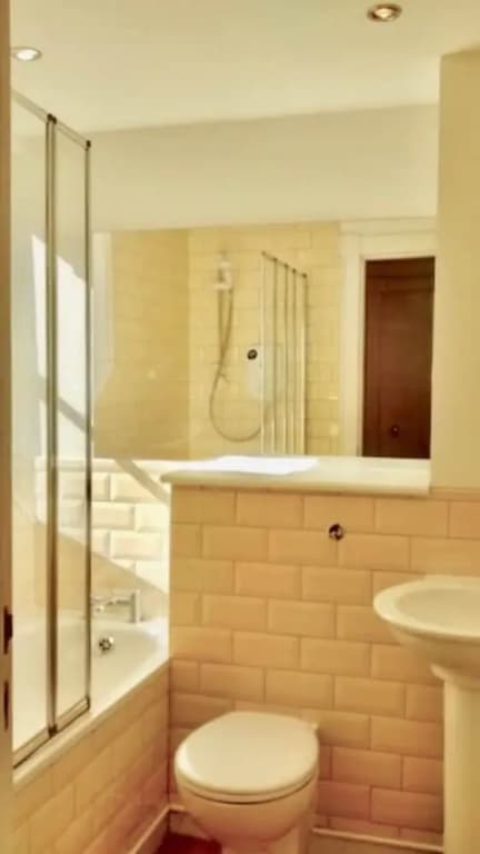 Central 2 Bedroom Flat With Great Views - photo 7