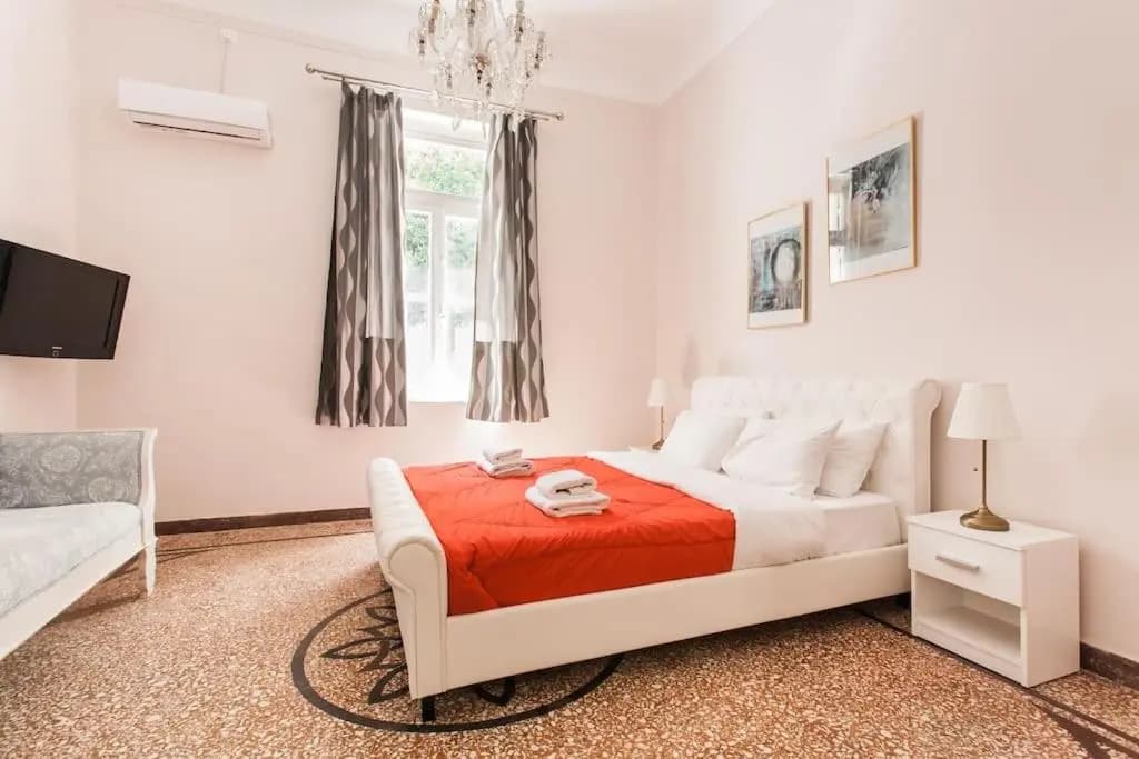 Splendid Full 5BDR/3bath/2kitchens Mansion in ATH - main photo