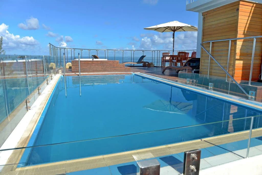 Airport Beach Hotel - photo 11