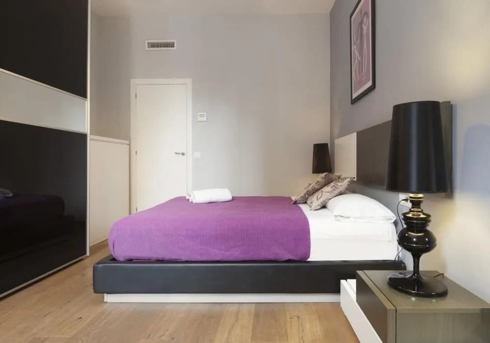 Akira Flats Roger de Flor Chic apartment - photo 5