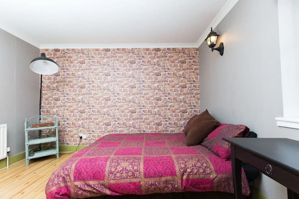 Charming 2BR Flat for 4 Overlooking Holyrood Park - photo 3