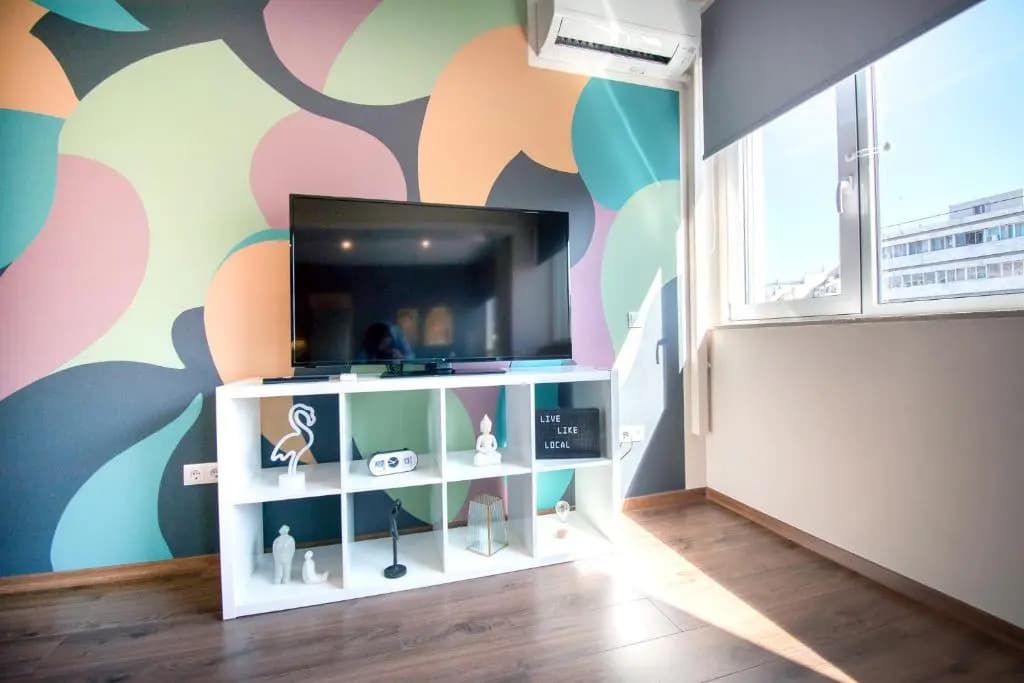 Abstract Flat With Urban View - photo 2