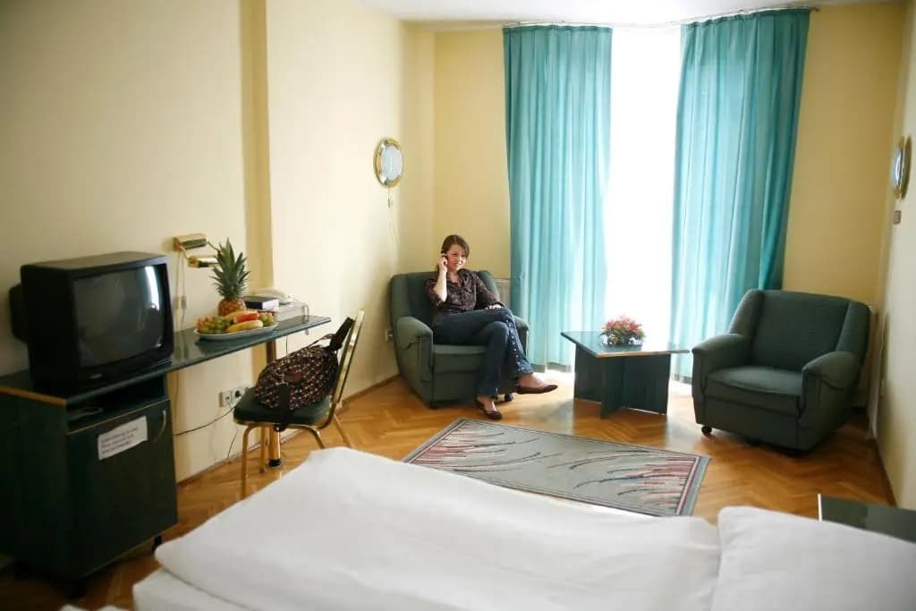 Hotel Bara Budapest - photo 17