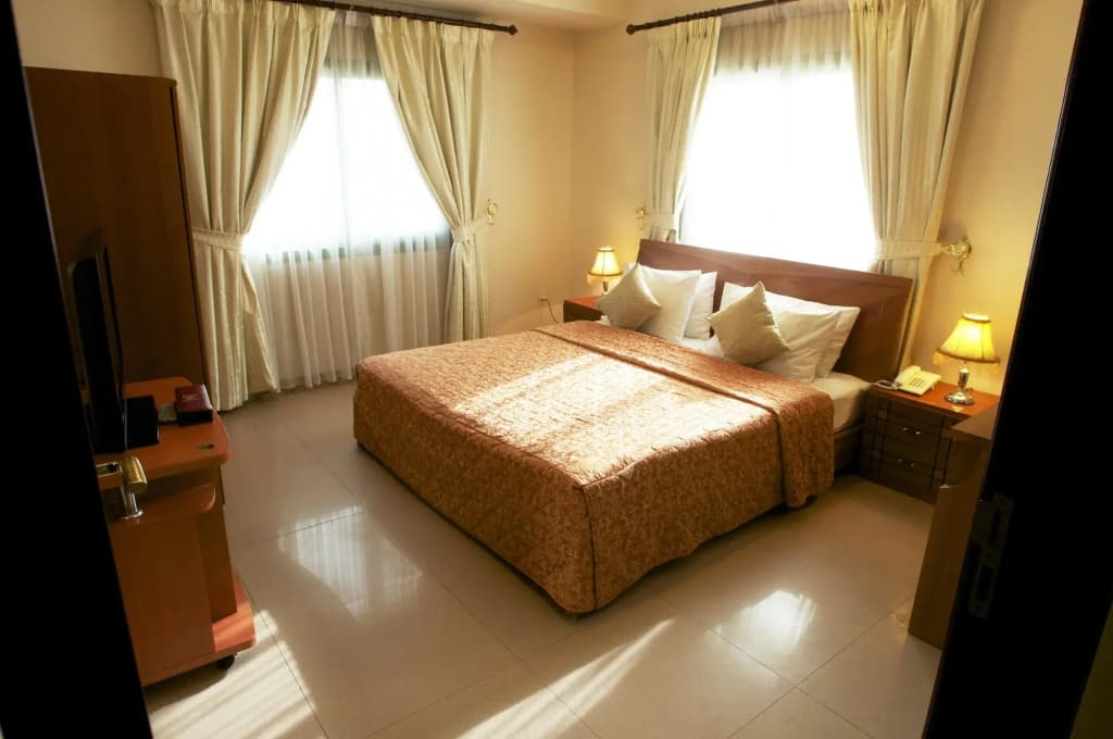 Safeer Plaza Hotel - photo 12