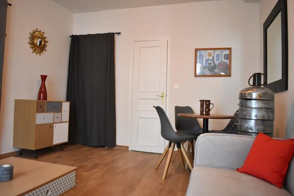 Spacious 1 Bedroom Apartment in Sacré Coeur - photo 5