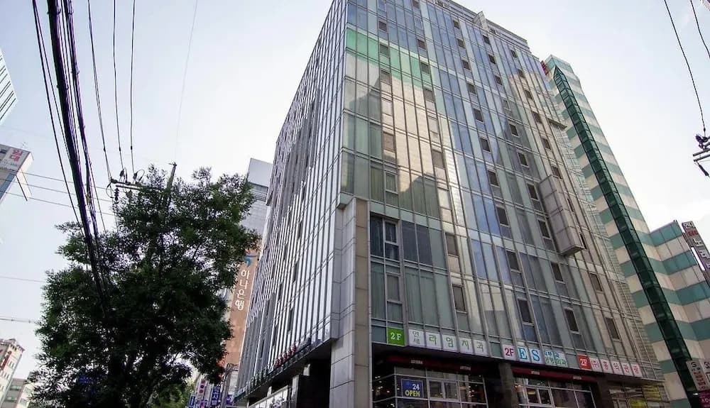Brown Suites Hotel Sinchon Central - photo 1