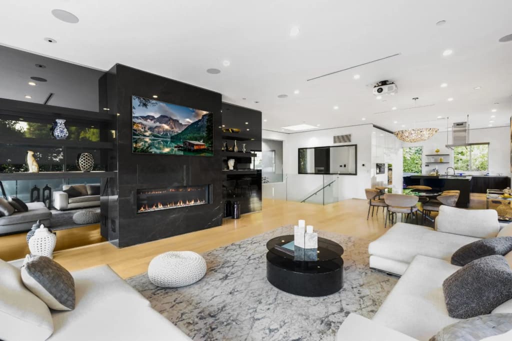 Sunset Heights - Elegant Modern Villa With Beautiful Views in the Hills - photo 1