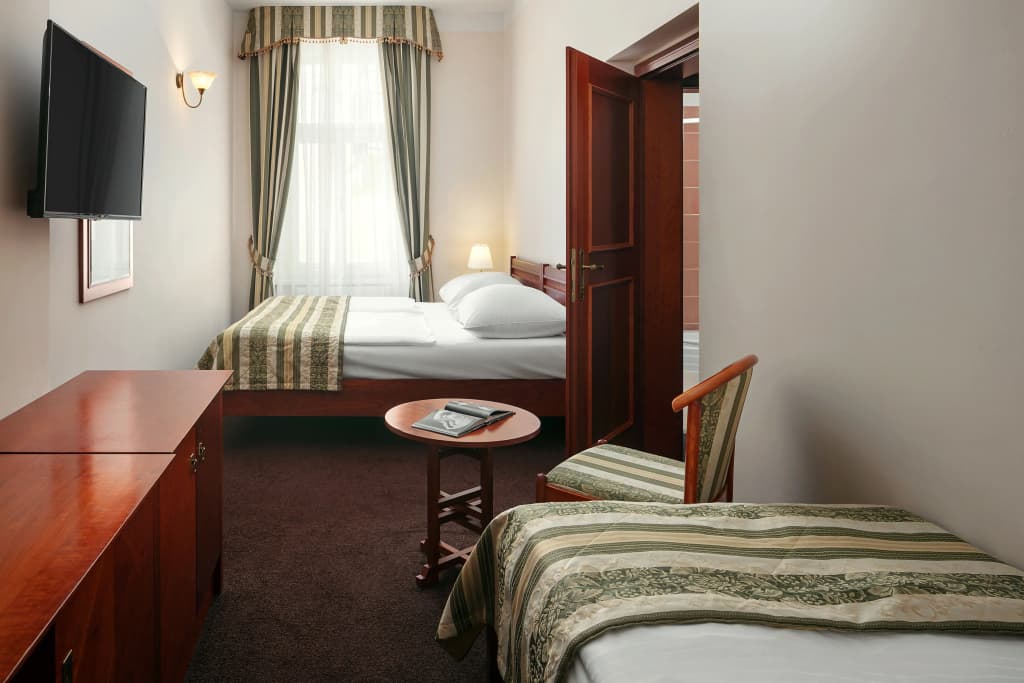 Amigo City Centre Hotel - photo 6