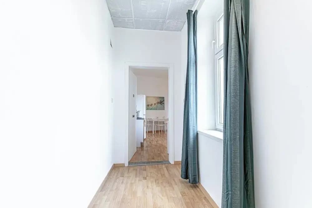 Comfortable 1BR Near U3 and Danube - photo 7