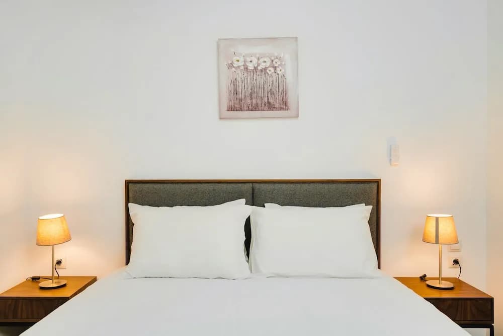 "sanders Home Suites - Bright Downtown 1-bdr. Apt." - photo 3