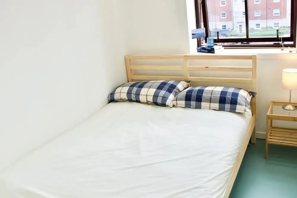 Spacious 2 Bedroom Flat - photo 5