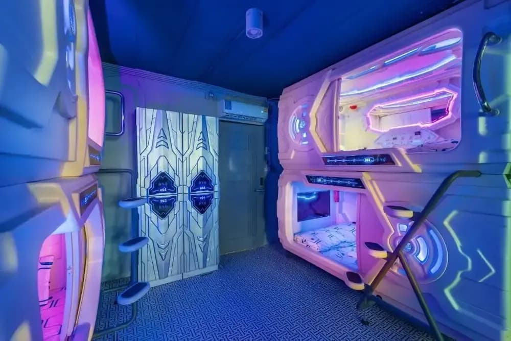 Space Station Hostel - photo 30