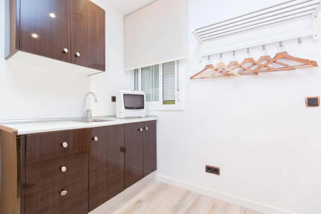 AinB Las Ramblas Colón Apartments - photo 13