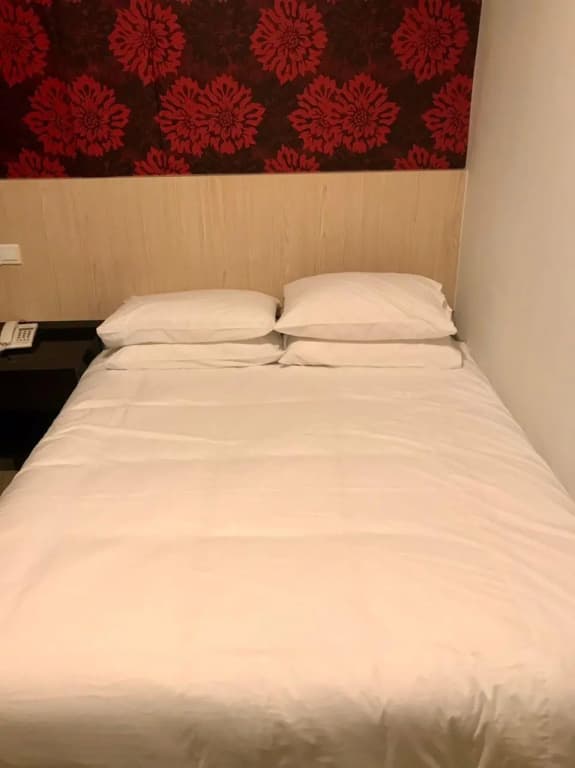 Yes Luxury Hotel - photo 2