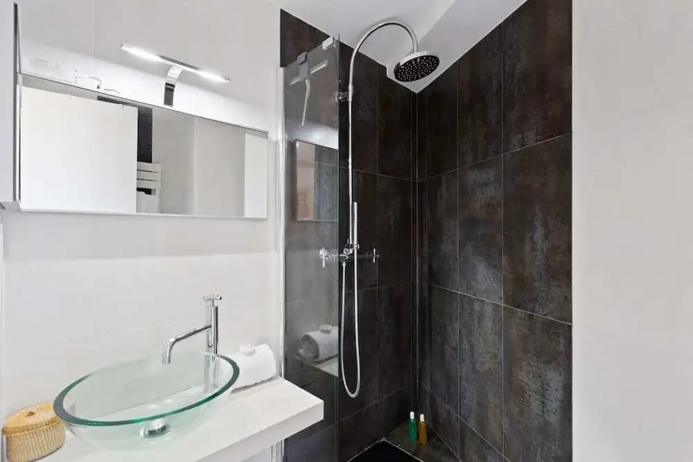 Stunning 3 Bed Apt With Balcony Near Champs Elysée - photo 10