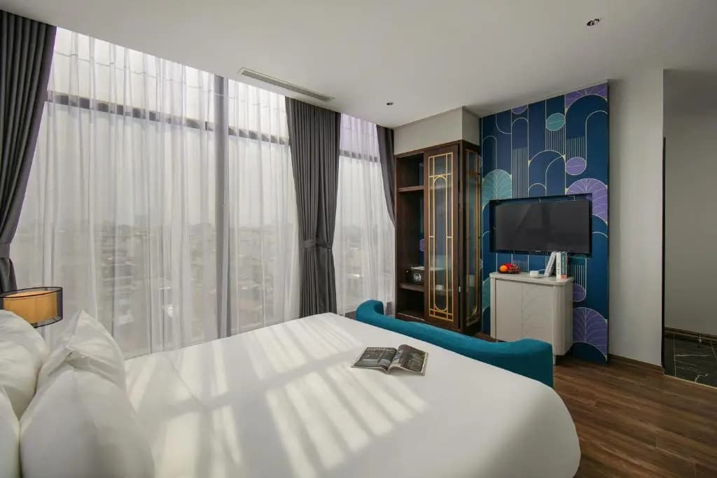 May De Ville Lakeside Hotel - photo 45
