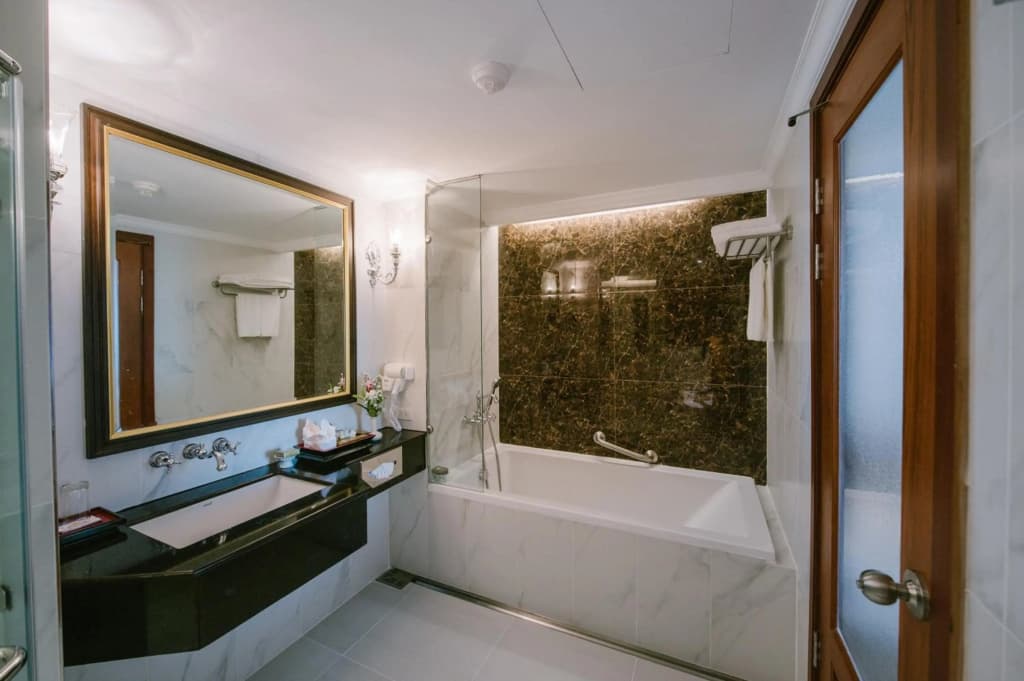 Empress Premier Hotel - photo 11