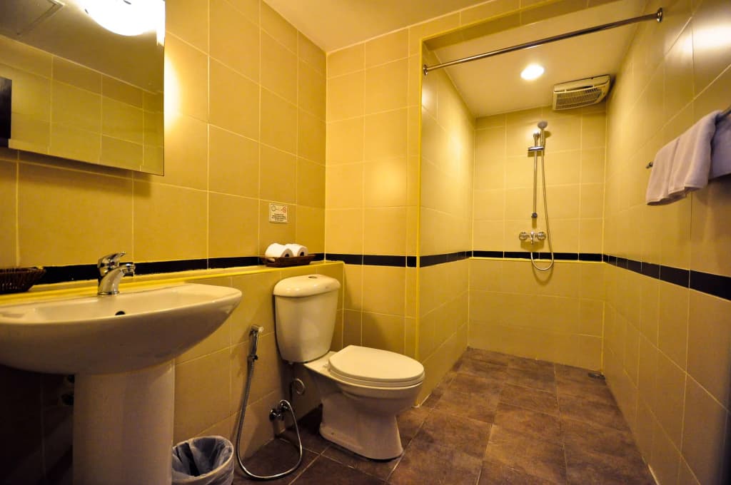 Phuket Airport Hotel - photo 9