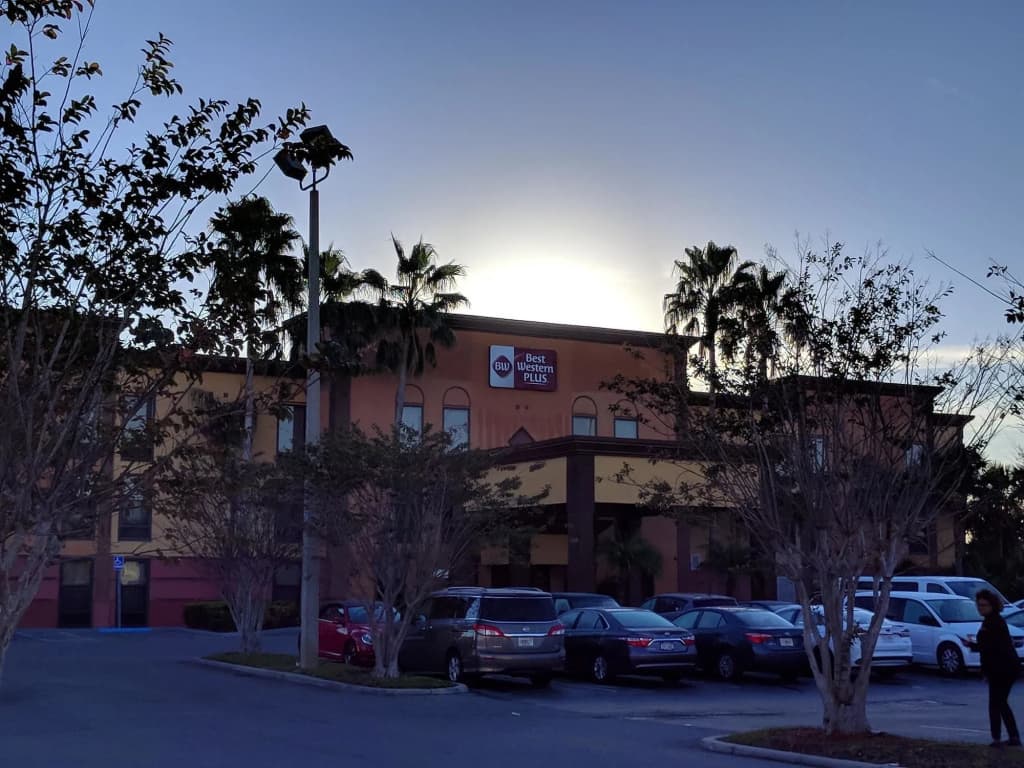 Best Western Plus Universal Inn - photo 27