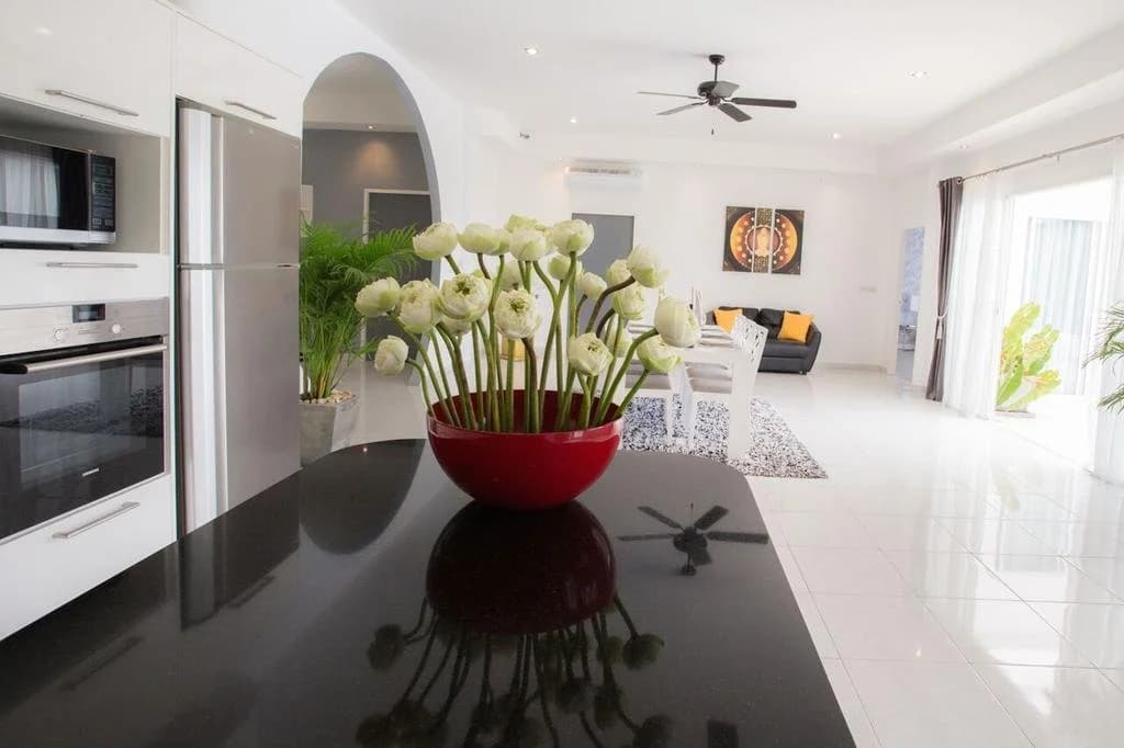 Blissful Tropical Stay at SeaLaVie Villa - photo 24