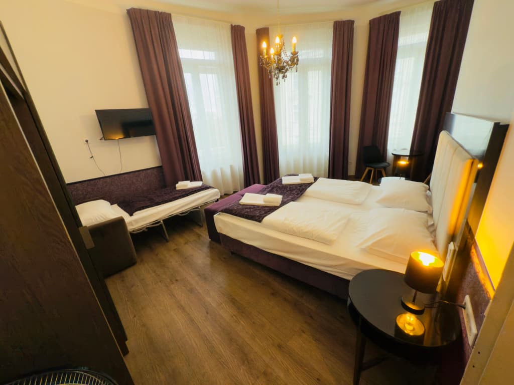 Hotel Pension Baron am Schottentor - photo 4