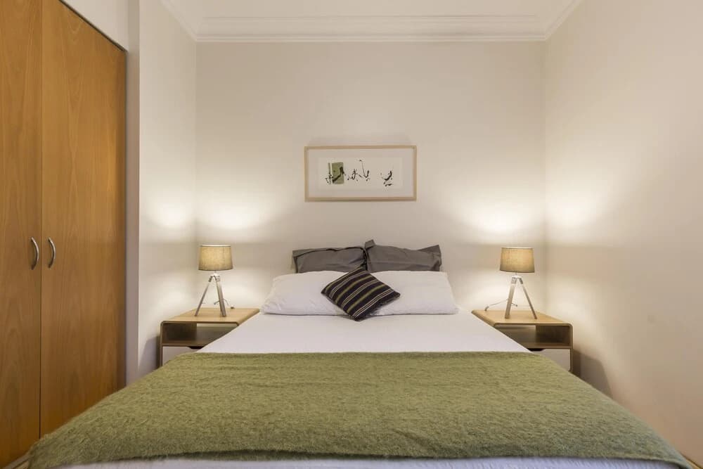 Queen Bed With Private Bathroom In Redfern Apt - photo 4