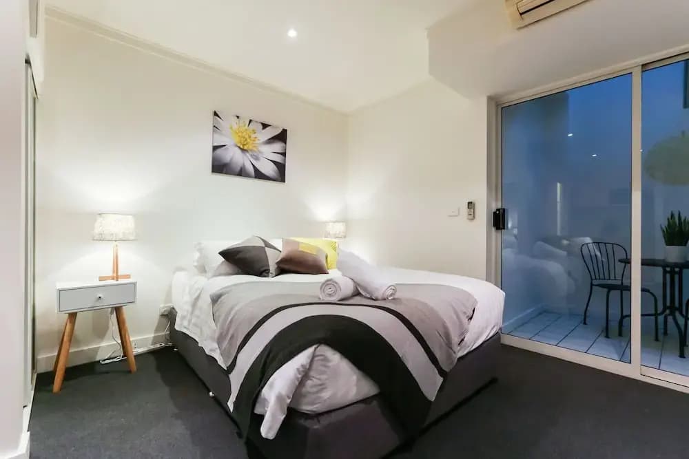 WILLOW, Carlton Studio Apartment - photo 6