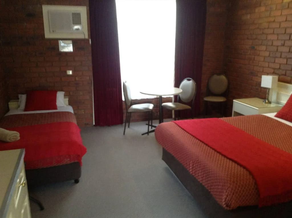 Melton Motor Inn & Apartments - photo 4