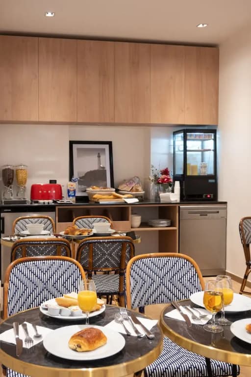 Private Apartment and Terrace Le Marais - photo 10