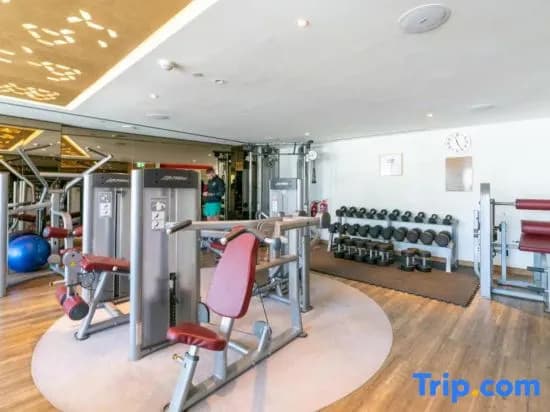 Luxury 1BR at Paramount Residences with Pool Gym & Parking - photo 5