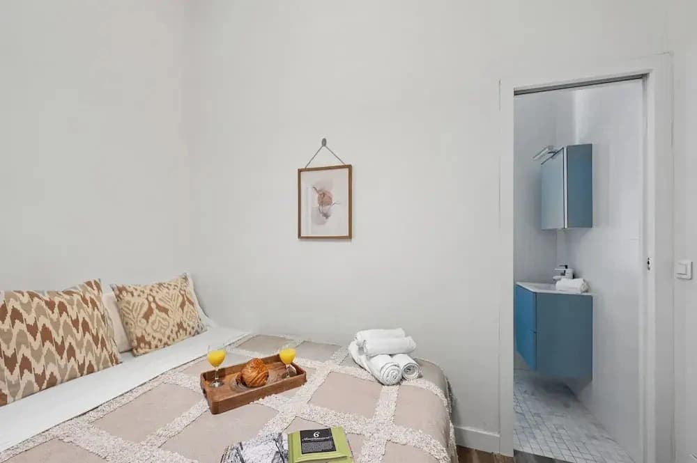 Stylish 1BR Flat Near Luxembourg Gardens - photo 2