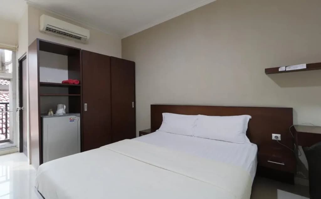 Clover Residence Near Mall Ambassador - photo 14