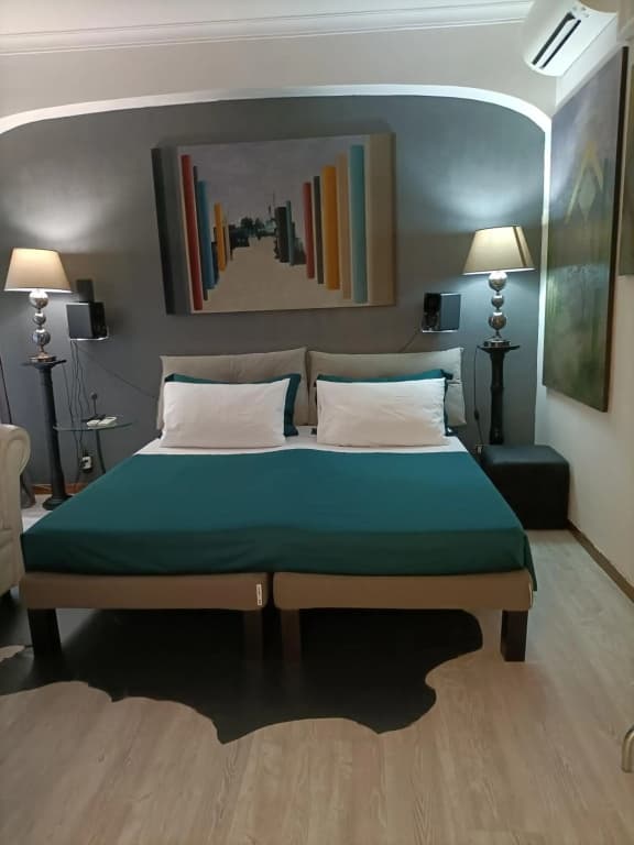 Spanish Steps bedroom - photo 25