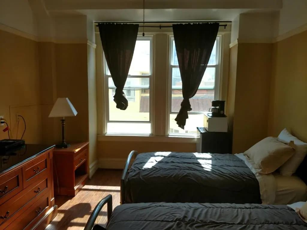 Yale Hotel - photo 9