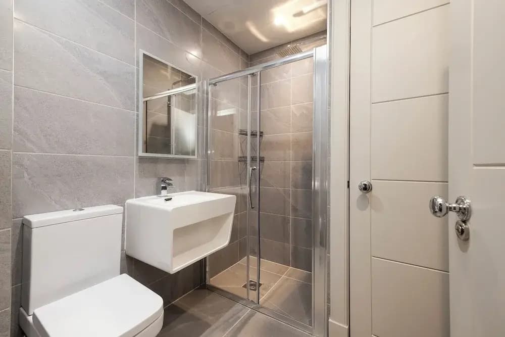 Modern studio in Edinburgh West End - photo 7