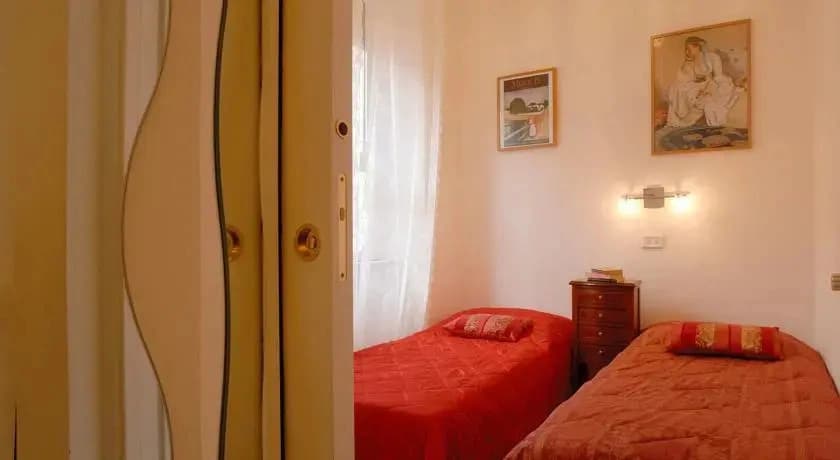 Rome Accommodation Porta Portese Apartment - photo 11