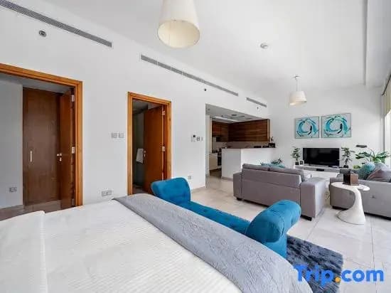 Elegant Studio with Burj Khalifa Views - photo 1