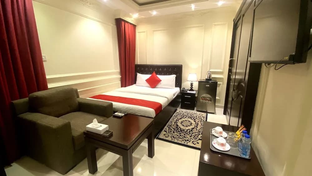 Majestic Hotel - photo 3