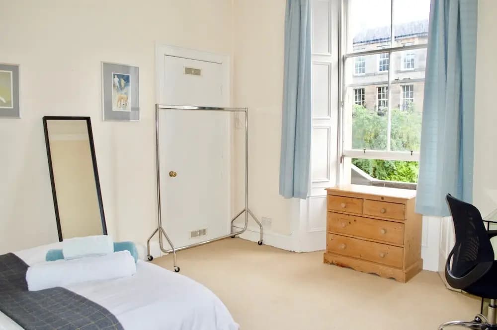 Spacious Flat in Central Stockbridge - photo 15