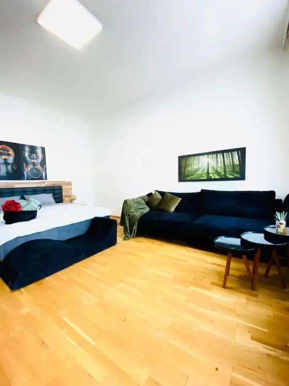 Bright 2BR Apartment Near Westbahnhof - photo 1