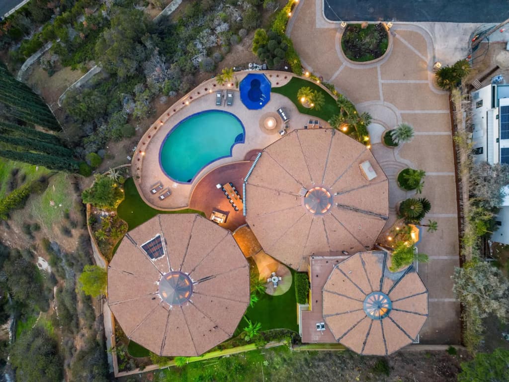 Via Vallarta - An Architecturally Significant California Modern Home - photo 12