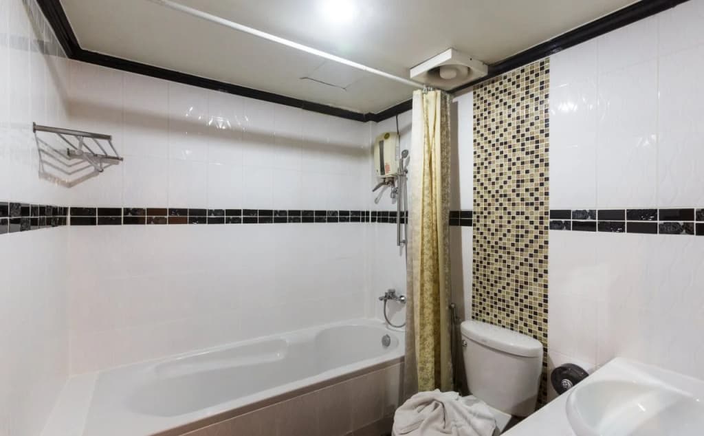 Lamai Inn Hotel - photo 8
